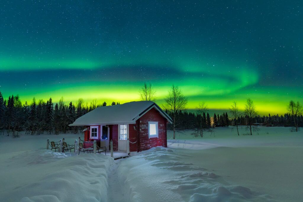 Paesaggio invernale finlandese con fotografia dell'aurora boreale ·  Creative Fabrica